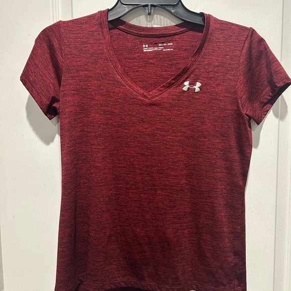 Under Armour Tops - Under Armour Women's Maroon V-Neck Heatguard Dri Fit S/S Tee